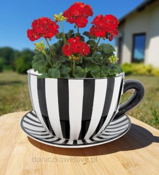 Ceramiczna doniczka filiżanka w czarne paski z podstawką (mała)